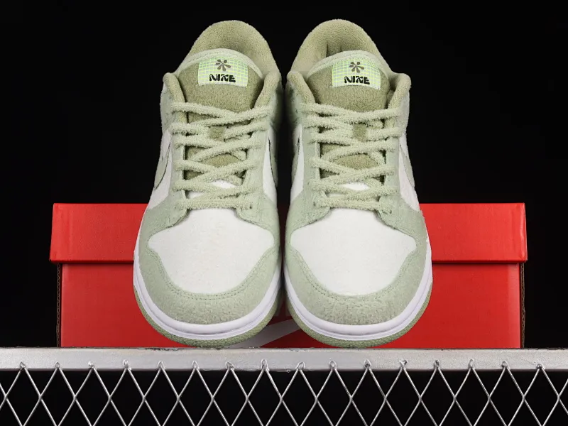 All categories Nk SB Dunk series Nk SB Dunk Low low-top sneakers C version Nk SB Dunk Low wool white green SB low-top sports and leisure sneakers DQ7579-300